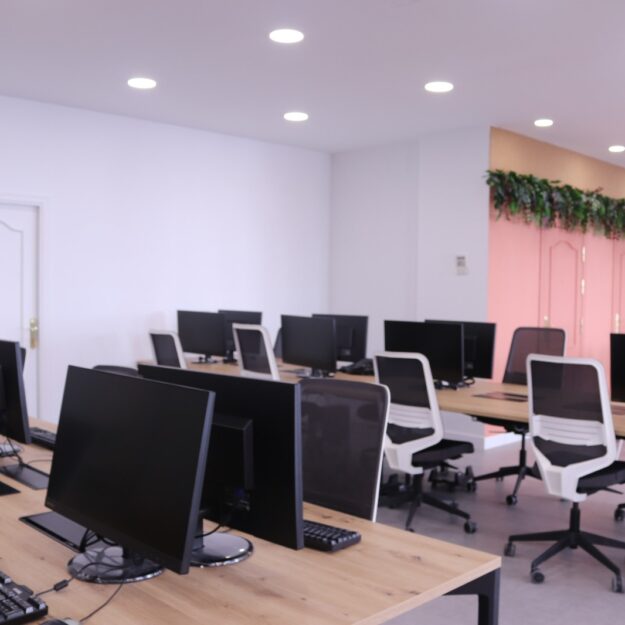 12. ZONA DE TRABAJO