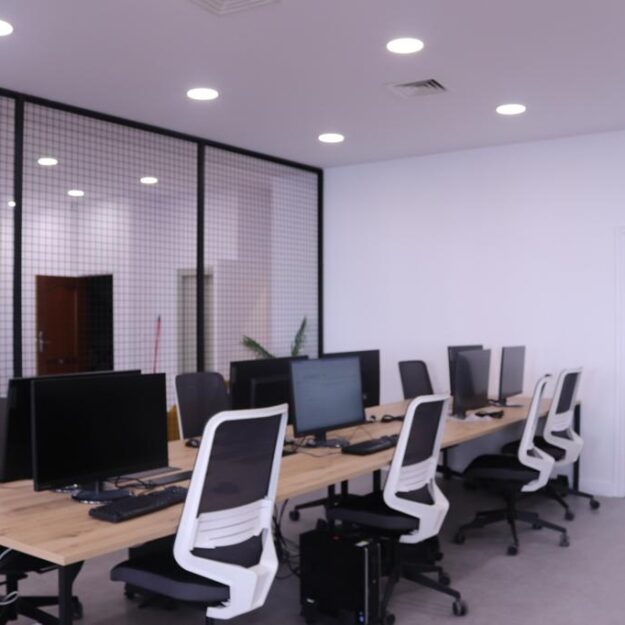 24. ZONA DE TRABAJO